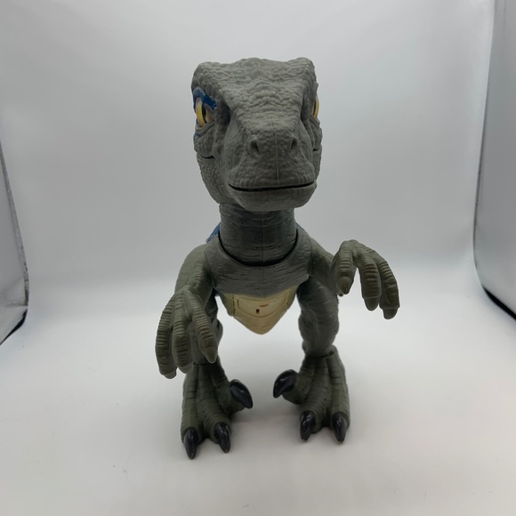 Jurassic World Velociraptor Triceratops & More Figurines Set of 6 - Picture 2 of 16